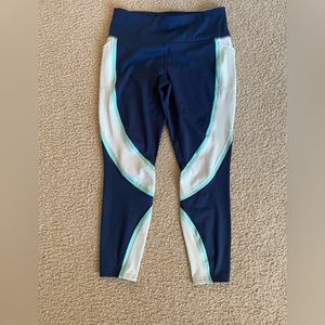 Womens Avia workout capris M 8/10